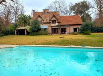 Casa de 5 ambientes, Pilar · Alberti Barrio Chico, Chalet 5 Amb. Jardín, Piscina, Parrilla, Dep. Serv. Próximo a Panamerica