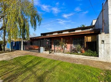 Casa · 221m² · 5 Ambientes · 2 Cocheras · Casa 5 Amb con Pileta en Muñiz