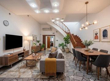 Casa · 215m² · 5 Ambientes · 1 Cochera · E Venta – Casa de 5 Ambientes con Patio Terraza y Garage en Linierscasa