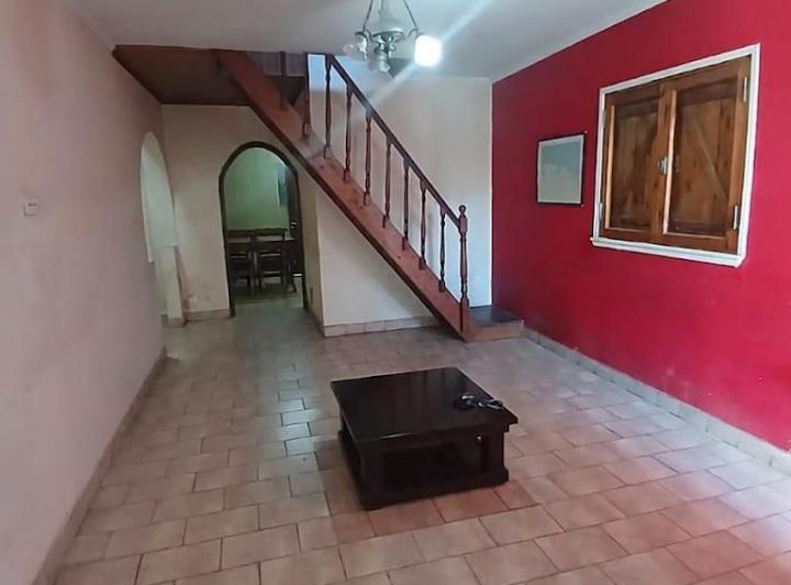 Casa · 128m² · 5 Dormitorios · 3 Cocheras