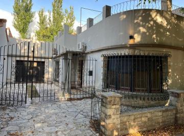 Casa · 81m² · 3 Ambientes · 3 Cocheras · Casa en Lomas de Zamora