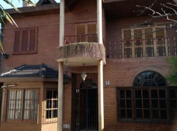 Casa · 259m² · 5 Ambientes · 1 Cochera · Venta Chalet en Dos Plantas El Jaguel, Gran Lote.