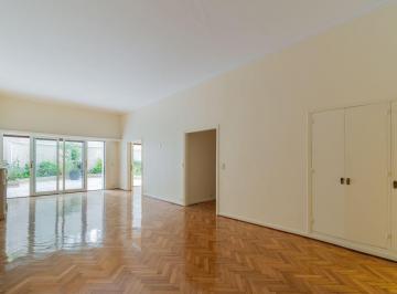Departamento · 130m² · 4 Ambientes · 1 Cochera · Alquiler 4 Ambientes Patio y Cochera Recoleta