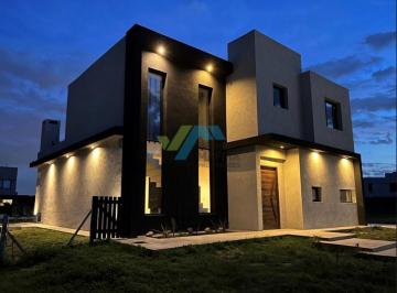 Casa · 200m² · 4 Ambientes · 2 Cocheras · Casa en Venta en Ceibos, Puertos, Escobar