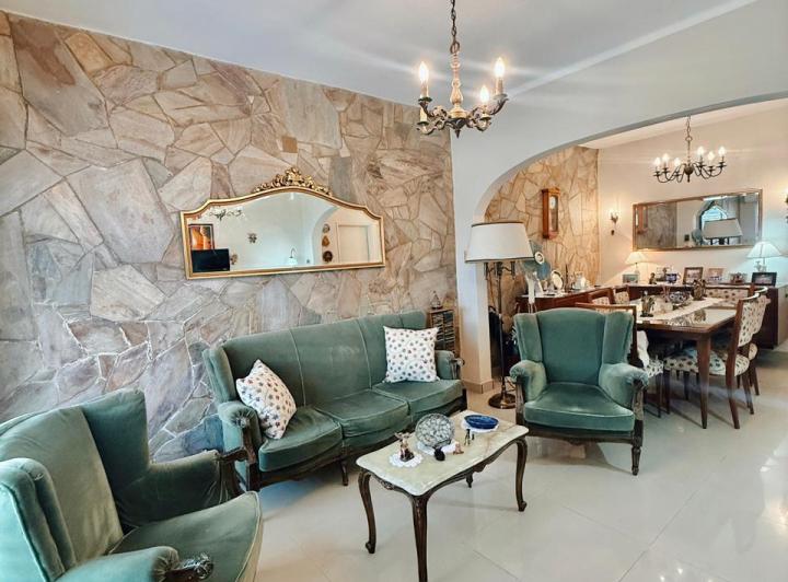 Casa · 164m² · 7 Ambientes · 1 Cochera