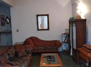 Casa · 200m² · 6 Ambientes · Casa en Alquiler - 2 Dorm. 2 Baños - 200 m - Lomas de Zamora (Partido)
