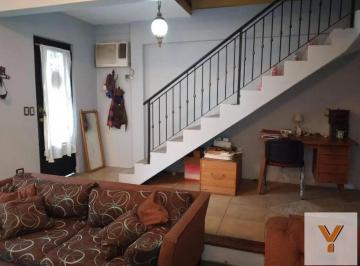 Casa · 200m² · 6 Ambientes · Casa en Alquiler - 2 Dorm. 2 Baños - 200 m - Lomas de Zamora (Partido)