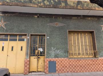 Casa · 212m² · 6 Ambientes · 1 Cochera · Venta Casa Multifamiliar con Galpón Mataderos