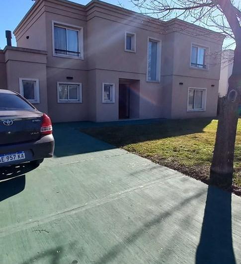 Casa · 275m² · 5 Ambientes · 1 Cochera