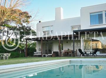 Casa · 175m² · 5 Ambientes · 2 Cocheras · Casa en Venta en Las Liebres Sobre Lote en Esquina