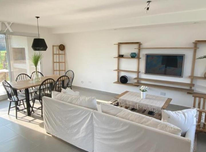 Casa · 104m² · 4 Ambientes · 1 Cochera