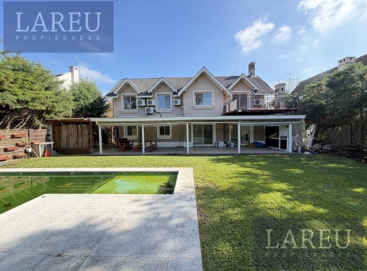 Casa · 190m² · 5 Ambientes · 4 Cocheras