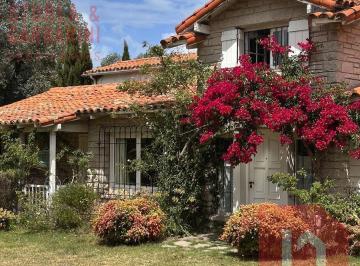 frente · Oportunidad Casa de 9 Amb con 3492 m² de Terreno