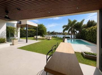 Casa · 257m² · 7 Ambientes · 4 Cocheras · Casa en Venta a La Laguna en Sector Isla - San Francisco
