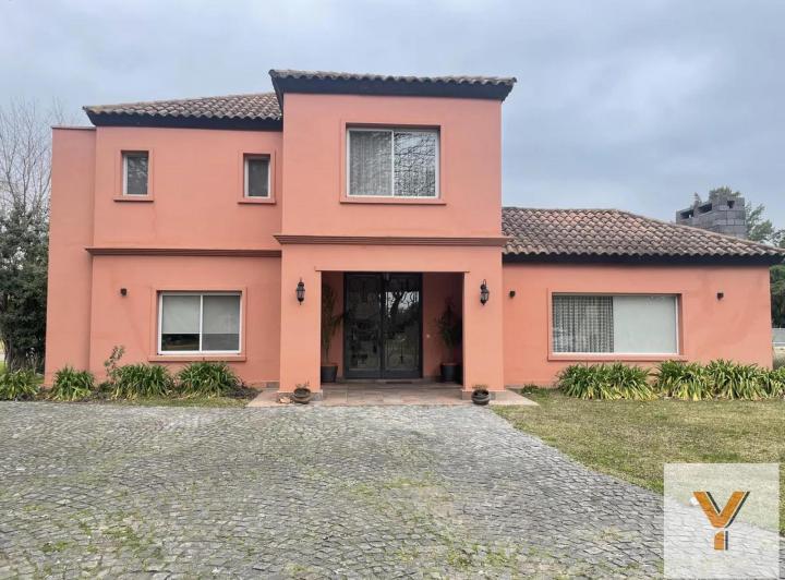 Casa · 293m² · 6 Ambientes