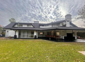 Casa · 300m² · 6 Ambientes · 1 Cochera · Casa en Los Lagartos