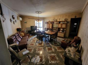 Departamento · 84m² · 4 Ambientes · 1 Cochera · Departamento - Sarandi