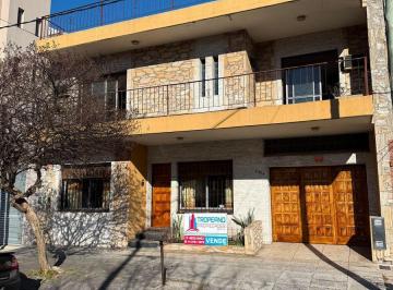 imagen1 · Casa en Venta 5 Ambientes con Jardin Cochera Pasante y Quincho