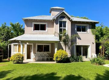 Casa · 175m² · 4 Ambientes · 1 Cochera · Oportunidad! 4 Amb. con Dependencia, Piscina, y Amenities en El Destacado Barrio Privado Bermudas.