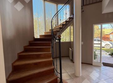 Casa · 200m² · 6 Ambientes · 4 Cocheras · Vemta Casa 3dorm - Rincon Club de Campo Neuquen