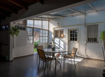 Casa · 180m² · 4 Ambientes · 2 Cocheras · Casa en Venta en Tolosa