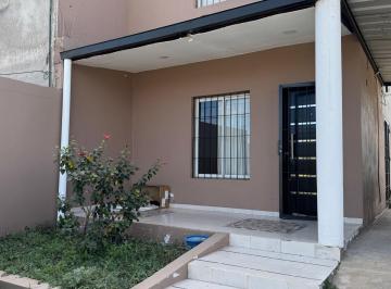 Casa · 100m² · 5 Ambientes · 1 Cochera · Se Vende Duplex B° Achachay 5 Amb.