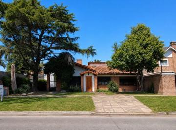 Casa · 200m² · 4 Ambientes · Venta Casa 4 Amb a Reciclar Castelar Norte 17 X 44