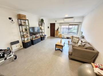 Casa · 149m² · 4 Ambientes · 1 Cochera · Exelente Triplex en Alquiler de 3 Ambientes con Parrilla y Cochera en Olivos