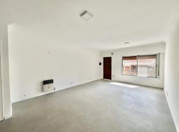 Casa · 149m² · 4 Ambientes · 1 Cochera · Exelente Triplex en Alquiler de 3 Ambientes con Parrilla y Cochera en Olivos
