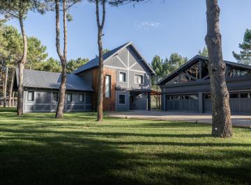Casa · 327m² · 6 Ambientes · 1 Cochera · Casa en Alquiler La Herradura Pinamar