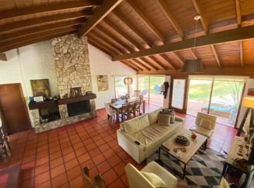 Casa · 162m² · 6 Ambientes · 2 Cocheras · Lindisima Casa en El Bosque de Carilo