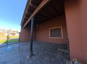 Casa de 6 ambientes, Suipacha · Casa de 4 Dorm. en Venta Sobre Lote de Esquina – Suipacha