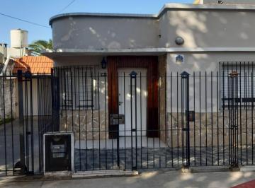 Casa · 80m² · 4 Ambientes · Se Alquila Casa con Dos Habitaciones. - Excelente Ubicacion