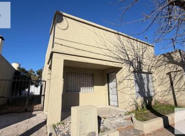 Casa · 100m² · 3 Ambientes · 1 Cochera · Casa Para La Venta de 3 Ambientes en Pilar