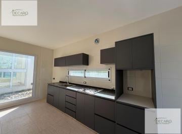 Casa · 147m² · 5 Ambientes · 2 Cocheras · Casa Para La Venta de 5 Ambientes en Santa Elena