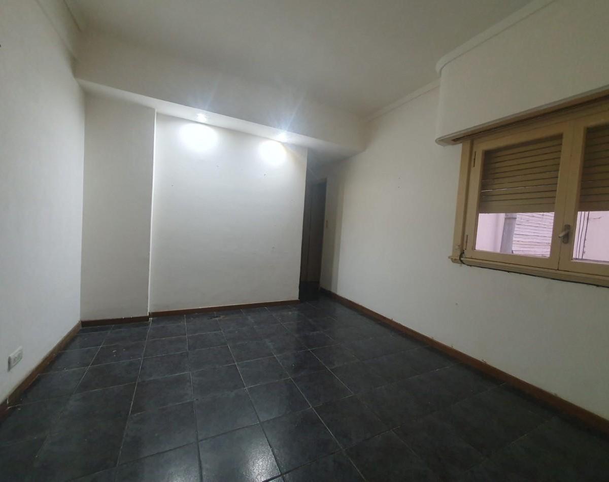 Departamento interno de 2 ambientes a 2 cuadras de Plaza Colon
