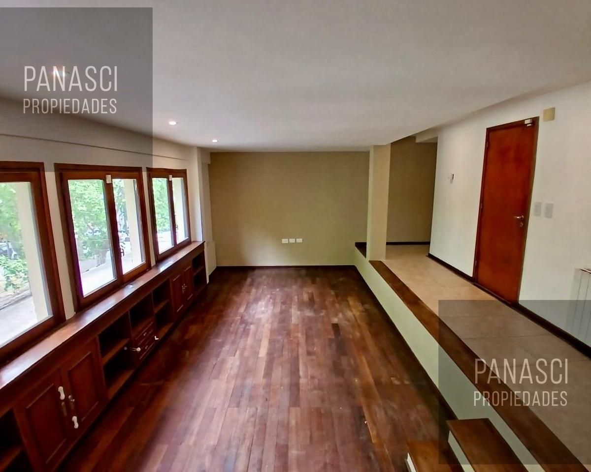 Piso 4 amb, 160m² con 2 cocheras — Macrocentro