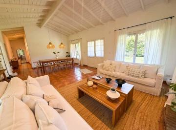 Casa · 160m² · 4 Ambientes · 2 Cocheras · Venta Casa 4 Amb Chacras de La Cruz Capilla del Sr