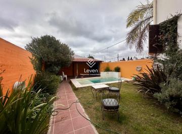 Casa · 207m² · 5 Ambientes · 2 Cocheras · Casa 3 Dorm. Más Departamento Independiente Quebrada de Las Rosas