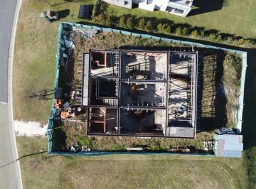 Casa · 318m² · 5 Ambientes · 2 Cocheras · Venta Casa 5 Ambientes en Riberas, Puertos del Lago – Lote Al Agua | Proyecto Aprobado