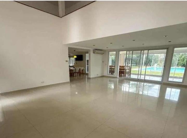 Casa · 330m² · 6 Ambientes