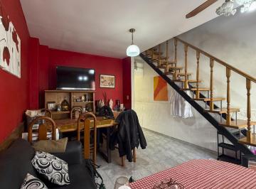 Casa · 33m² · 3 Ambientes · 1 Cochera · Venta de Triplex Al Frente en Carapachay