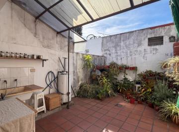 Casa · 53m² · 3 Ambientes · 1 Cochera · Venta de Triplex Al Frente en Carapachay