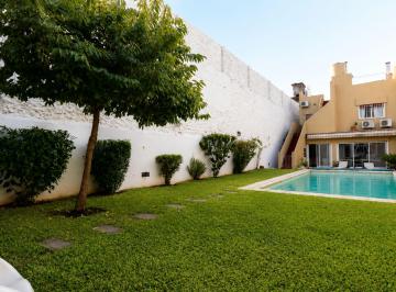 Casa · 300m² · 4 Ambientes · 2 Cocheras · Venta Casa 4 Ambientes Mataderos C/pileta, Quincho