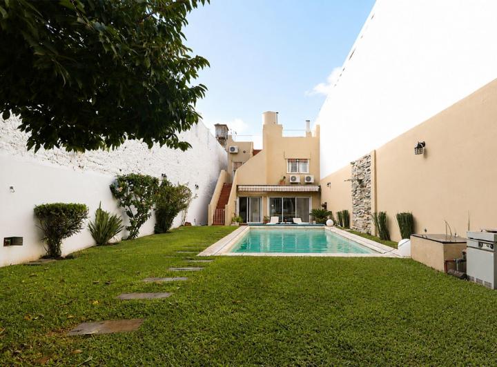 Casa · 300m² · 4 Ambientes · 2 Cocheras