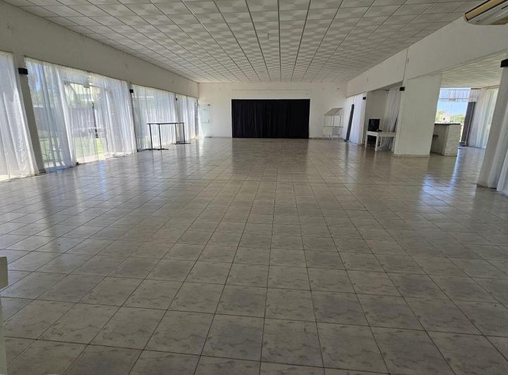 Local comercial · 366m²