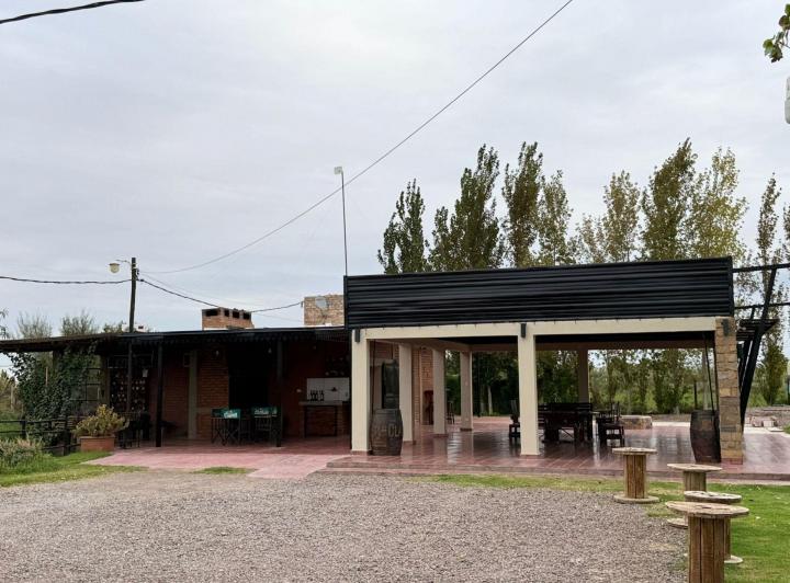 Casa · 200m² · 8 Ambientes · 2 Cocheras