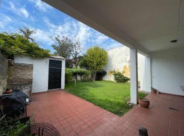 Casa · 100m² · 3 Ambientes · 1 Cochera · Casa 3 Ambientes Cochera Jardin Parrilla Lavadero