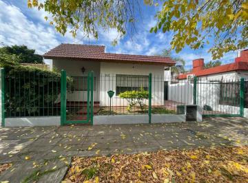 Casa · 100m² · 3 Ambientes · 1 Cochera · Casa 3 Ambientes Cochera Jardin Parrilla Lavadero