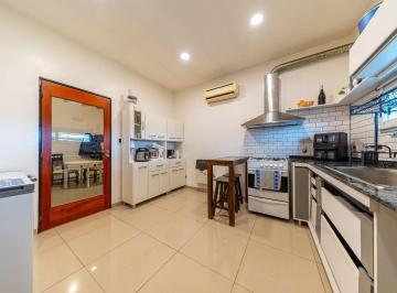 Casa · 189m² · 5 Ambientes · 1 Cochera · Casa en Venta 2 Dorm. Cochera Tds 3 Sector a